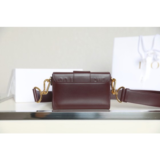 Montaigne Wine Red 𝙢𝙞𝙣𝙞 Box Bag